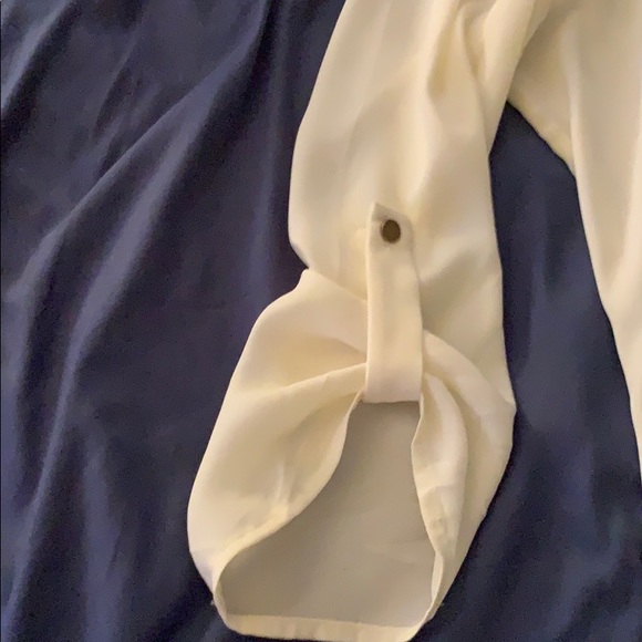 White shirt with beads mid V-neck with beige top - Picture 3 of 8